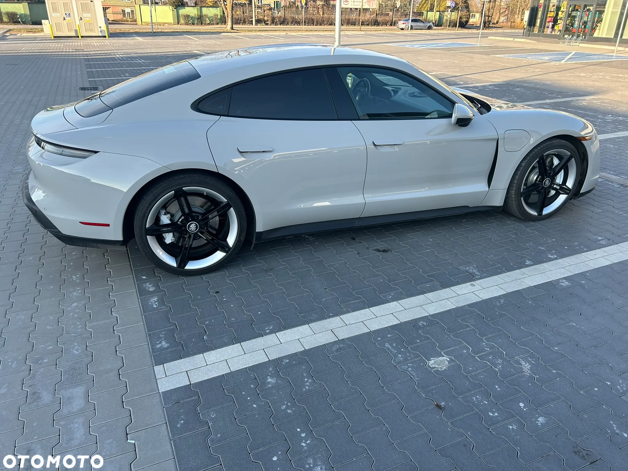 Porsche Taycan Performance Plus - 15
