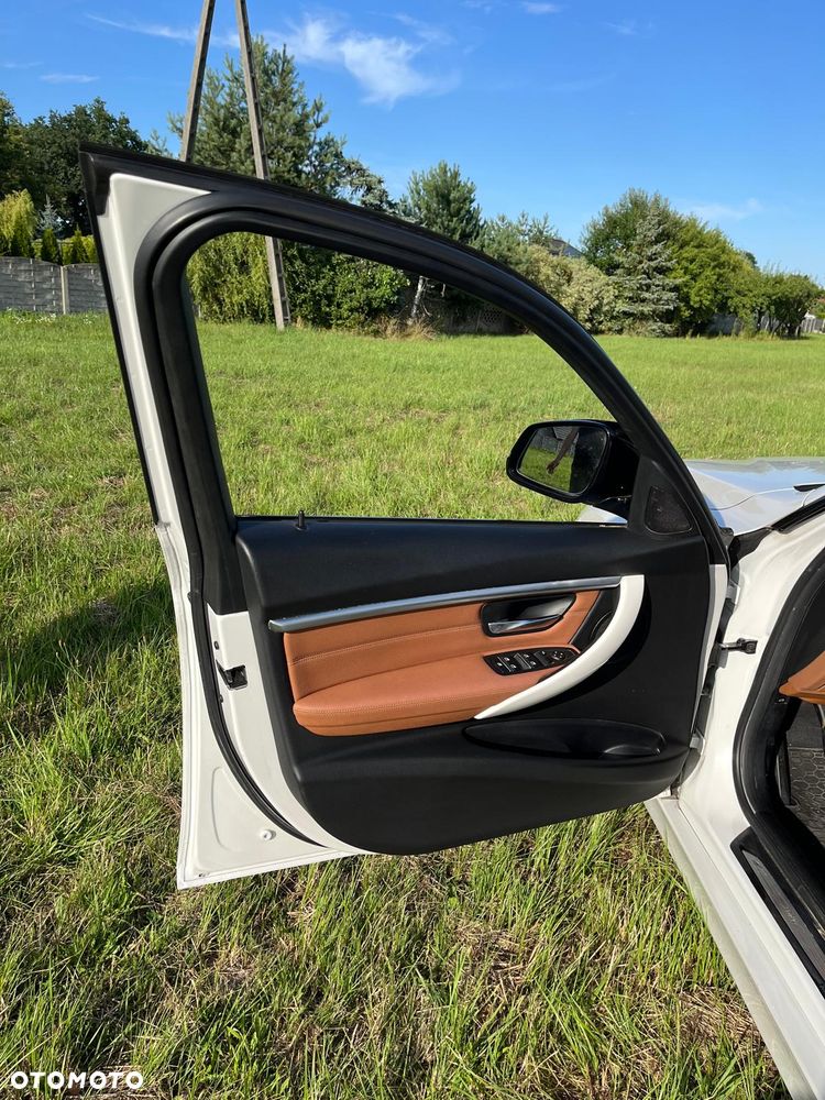 BMW Seria 3 320d Efficient Dynamics - 33