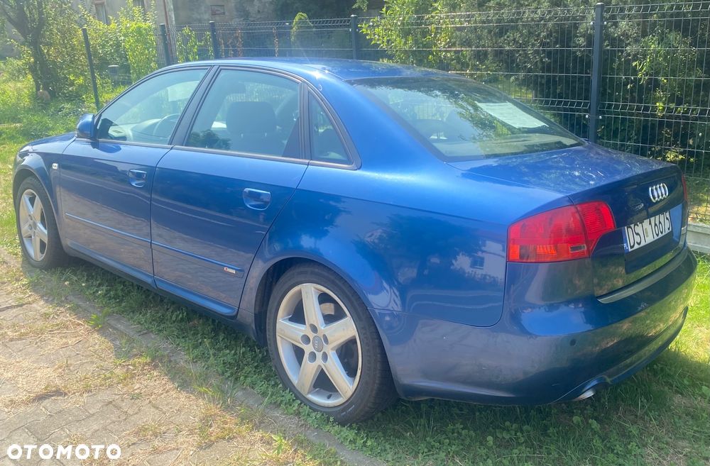 Audi A4 Limousine - 3