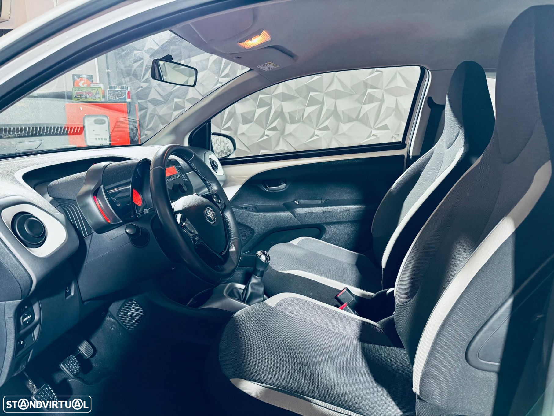Toyota Aygo 1.0 X-Play Plus - 21