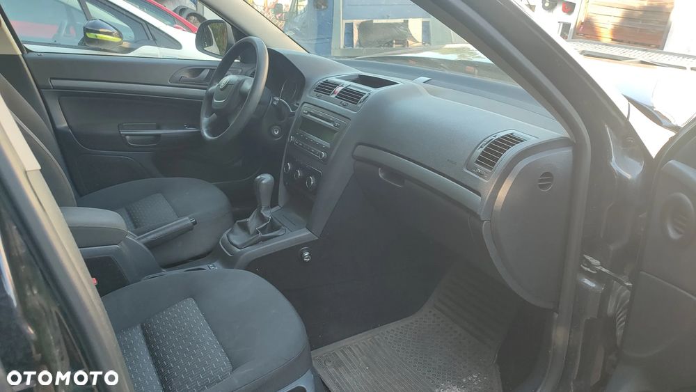 Skoda Octavia 1.6 Tour - 9