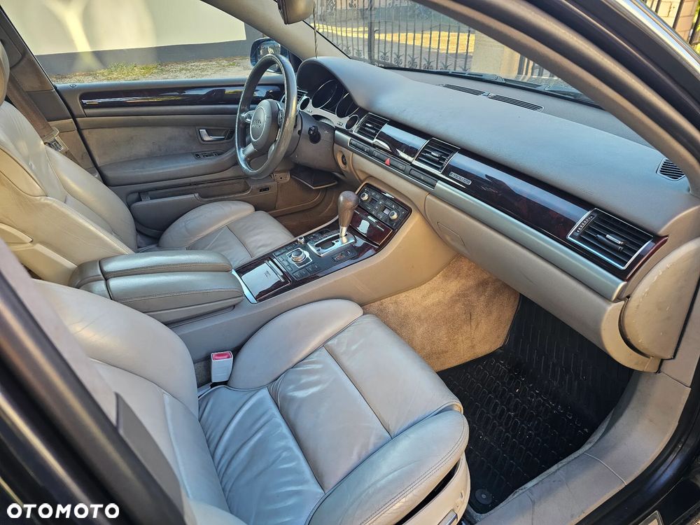 Audi A8 4.2 Quattro - 11
