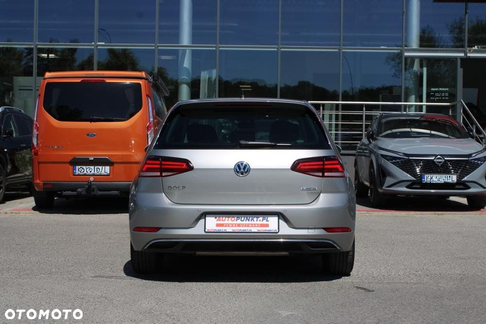 Volkswagen Golf - 6