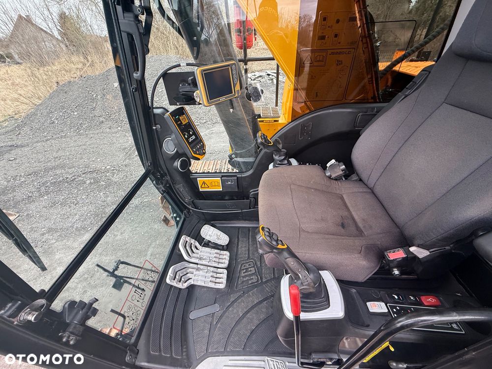 JCB JS220 LC 4F - 11