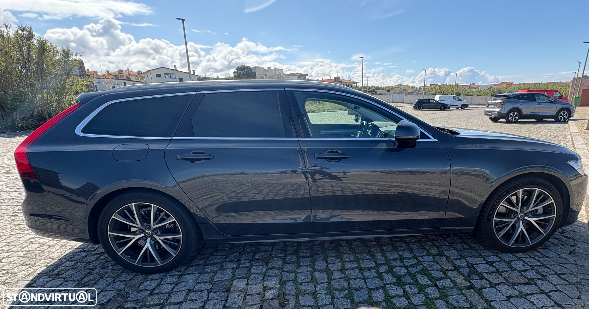 Volvo V90 2.0 T8 Momentum Plus AWD Geartronic - 10