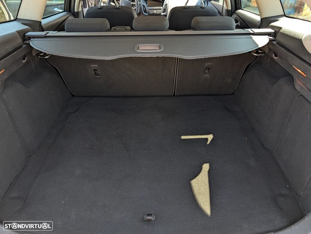 Ford Focus SW 1.0 EcoBoost S&S TITANIUM DESIGN — fotografia 22