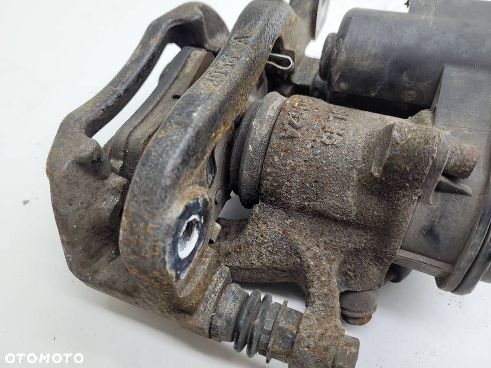 ZACISK HAMULCOWY TYŁ TYLNY PRAWY JARZMO NISSAN X-TRAIL III T32 2.0 DCI - 8