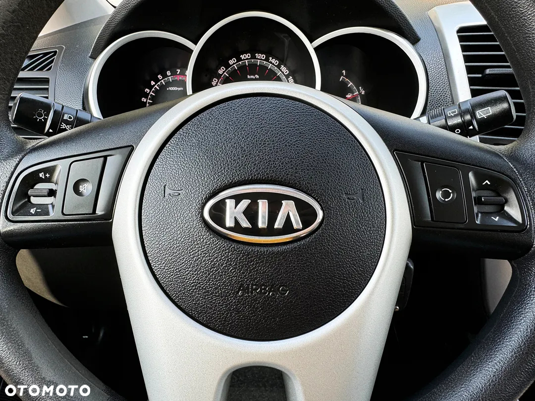 Kia Venga 1.4 CVVT Business Line - 24