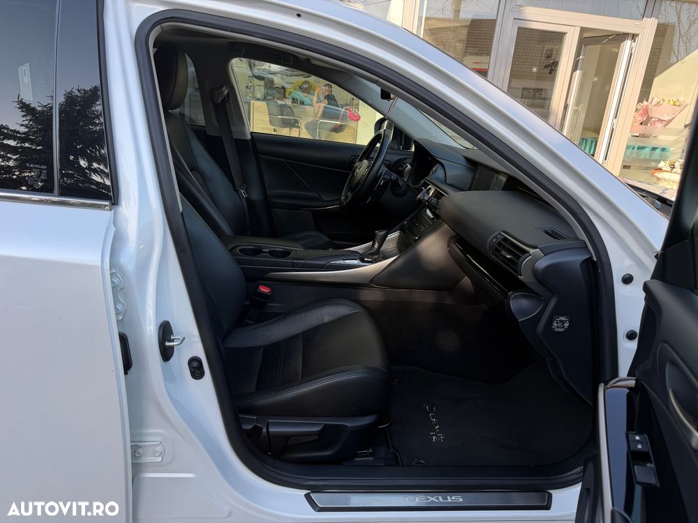 Lexus Seria IS 300h Aut. Luxury - 13