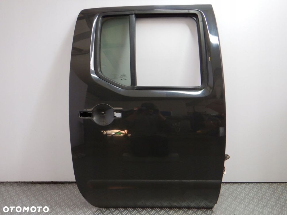 Drzwi tylne prawe tył Nissan Navara III D40 2006-2014 Kombi CZARNE - 1