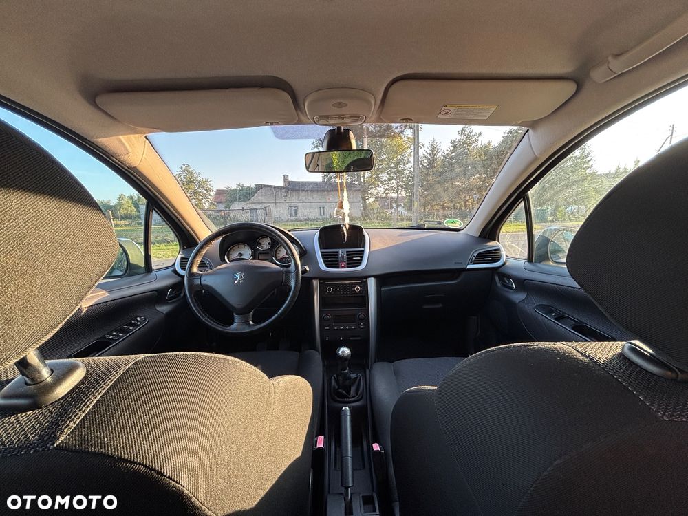 Peugeot 207 1.6 - 9