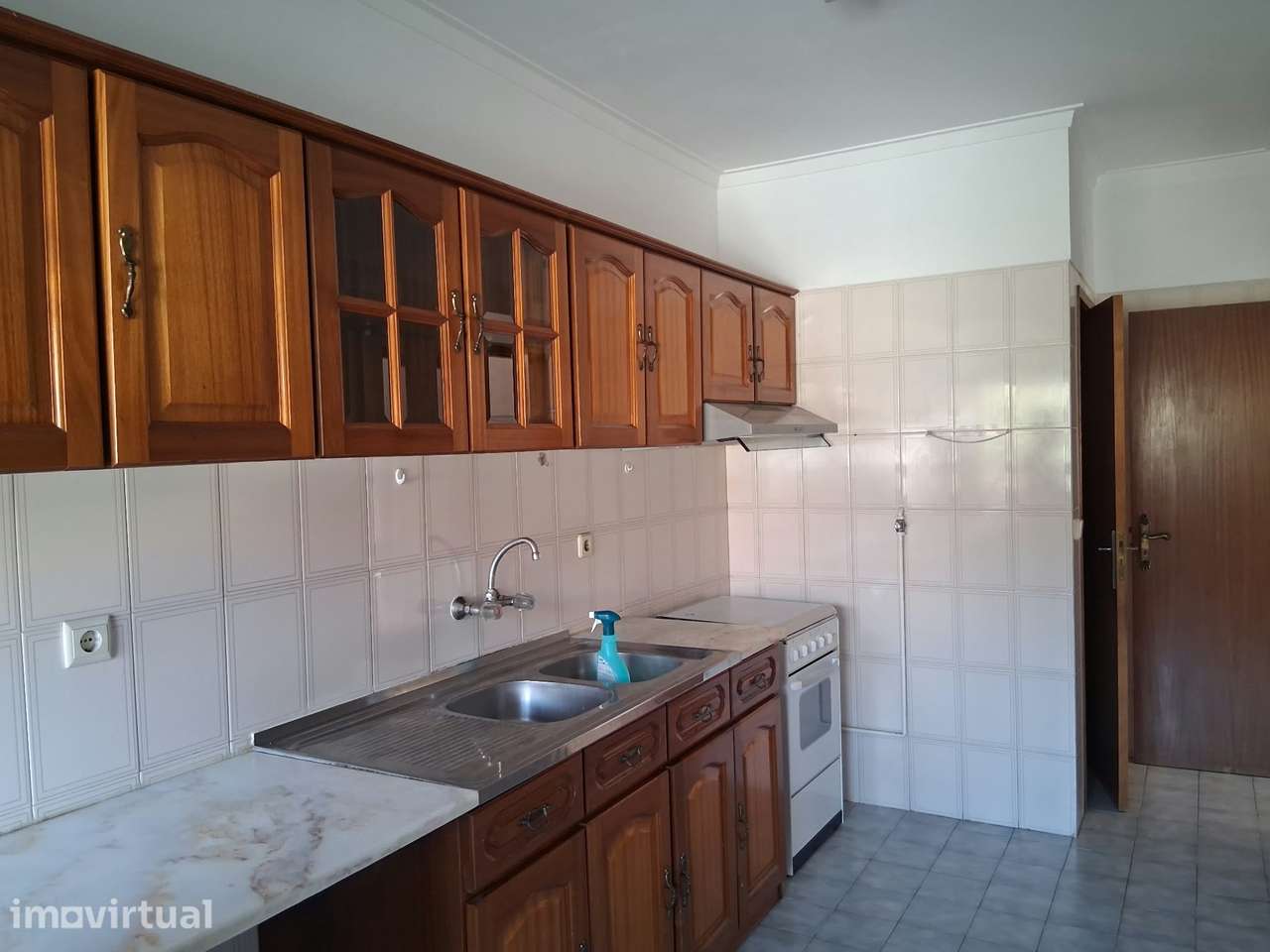 Apartamento T2 com Garagem para Arrendamento | São Martinho do Bispo - Grande imagem: 2/13