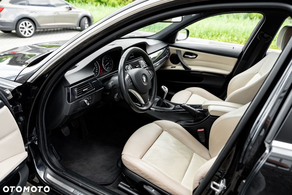 BMW Seria 3 325i xDrive Edition Exclusive - 18