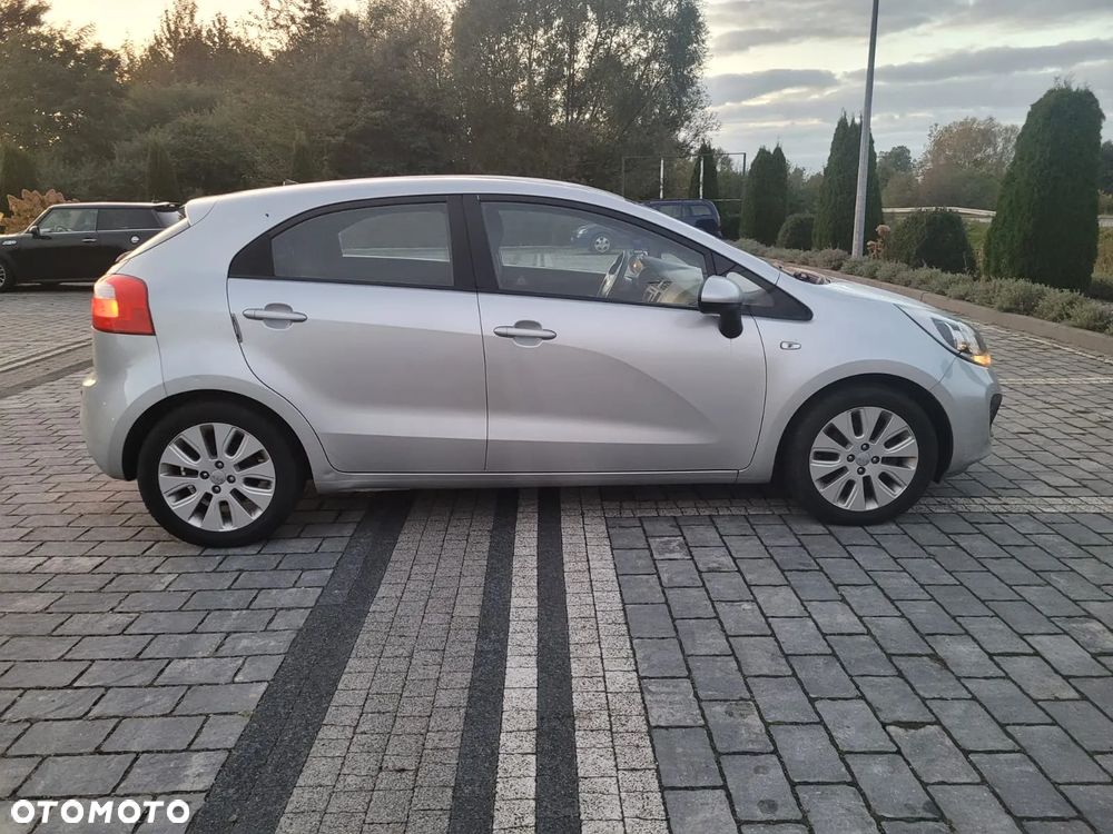 Kia Rio 1.2 Fifa World Cup Edition - 10