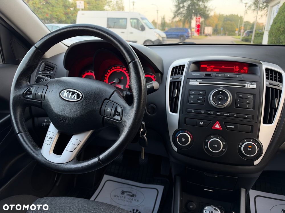Kia Ceed 1.4 CVVT Dream-Team Edition - 25