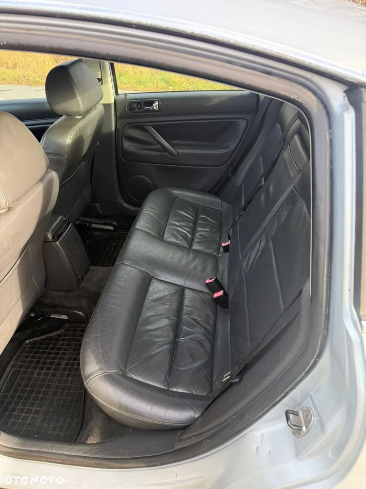 Volkswagen Passat 1.9 TDI Comfortline - 8