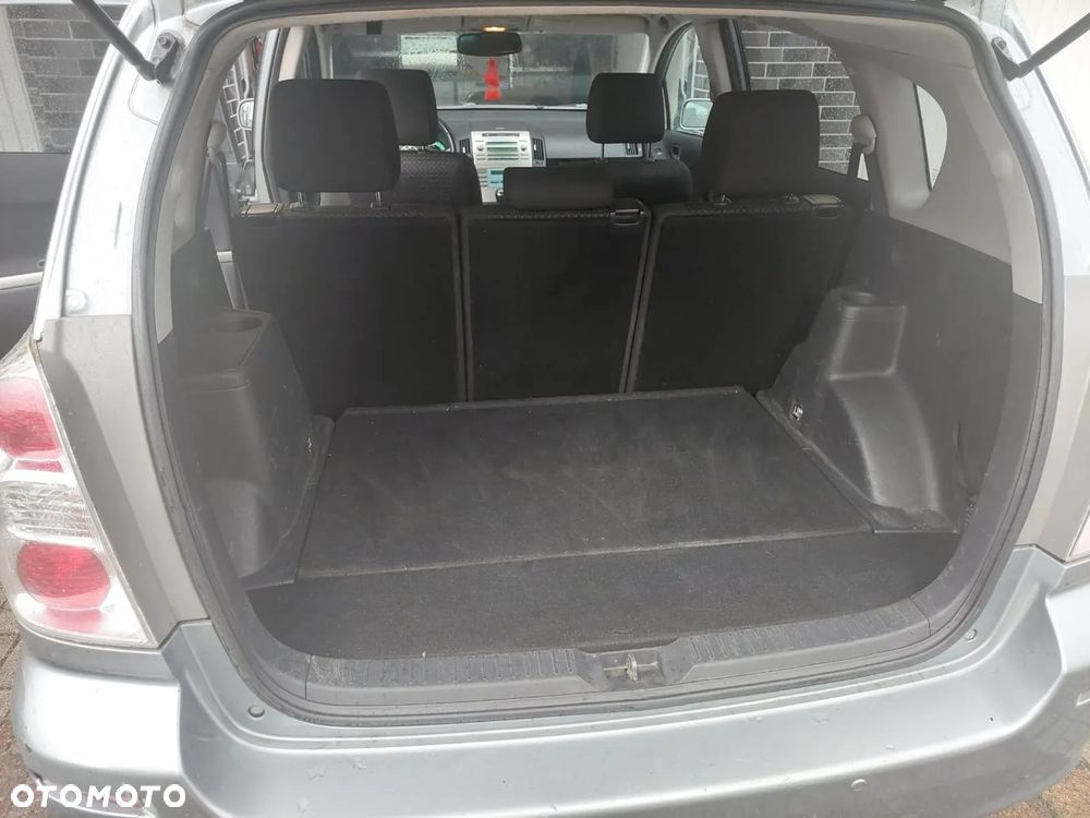 Toyota Corolla Verso - 8