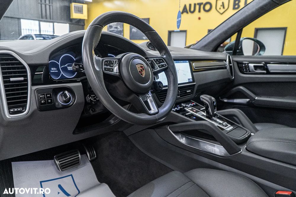 Porsche Cayenne Turbo - 12