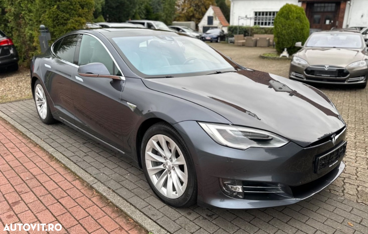 Tesla Model S - 2