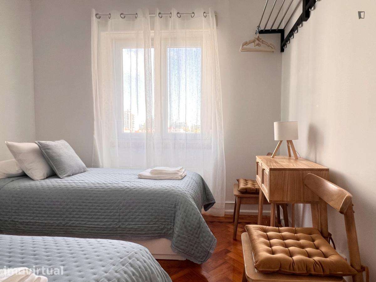 Quarto - localizado em Roma-Areeiro Lisbon - Grande imagem: 5/14