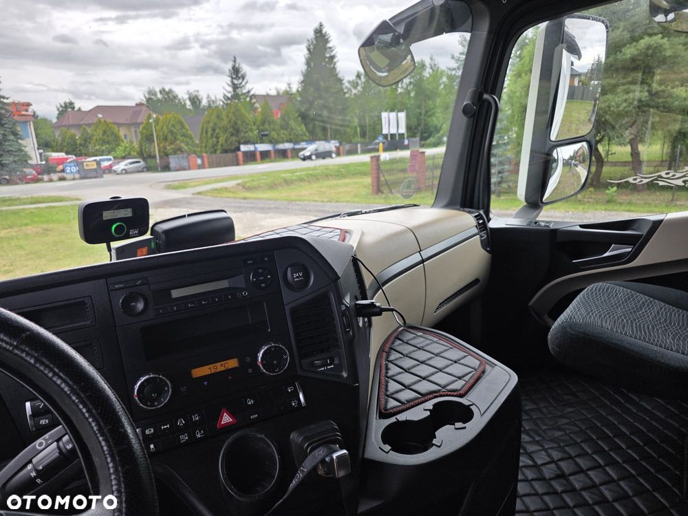 Mercedes-Benz ACTROS - 9