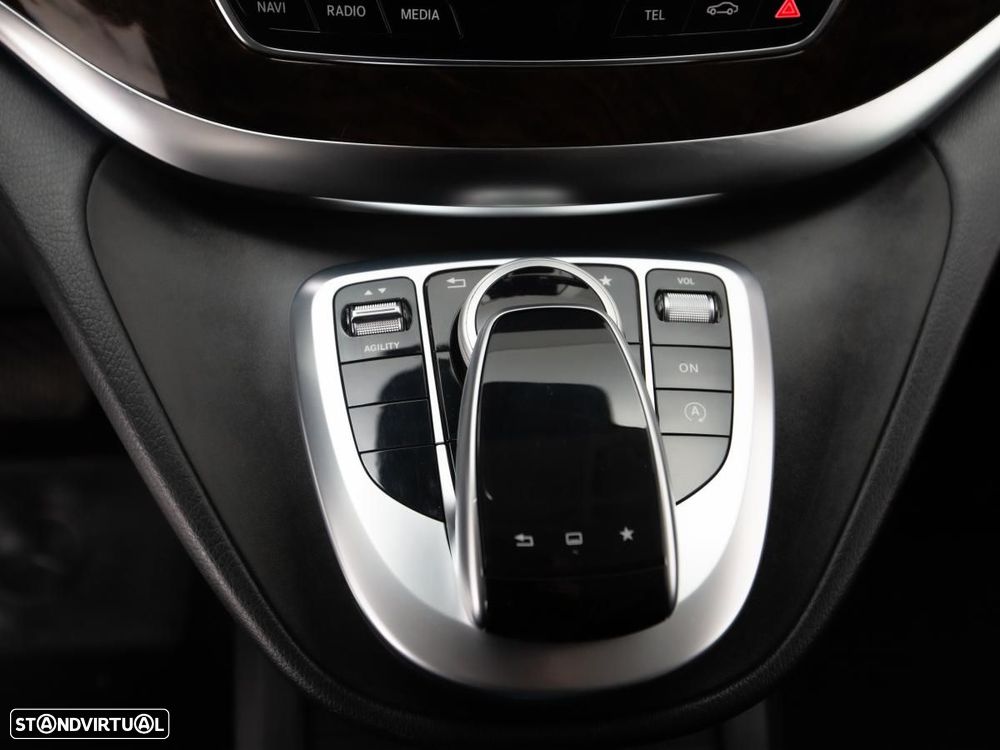 Mercedes-Benz V 220 CDI Compacto Aut. - 24