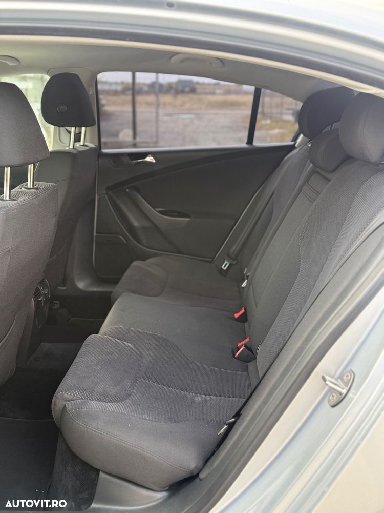 Volkswagen Passat 1.6 FSI Comfortline - 6