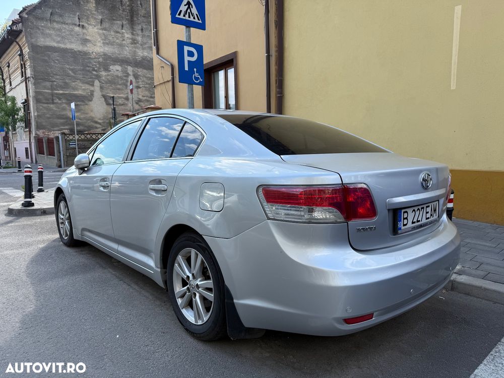 Toyota Avensis - 4