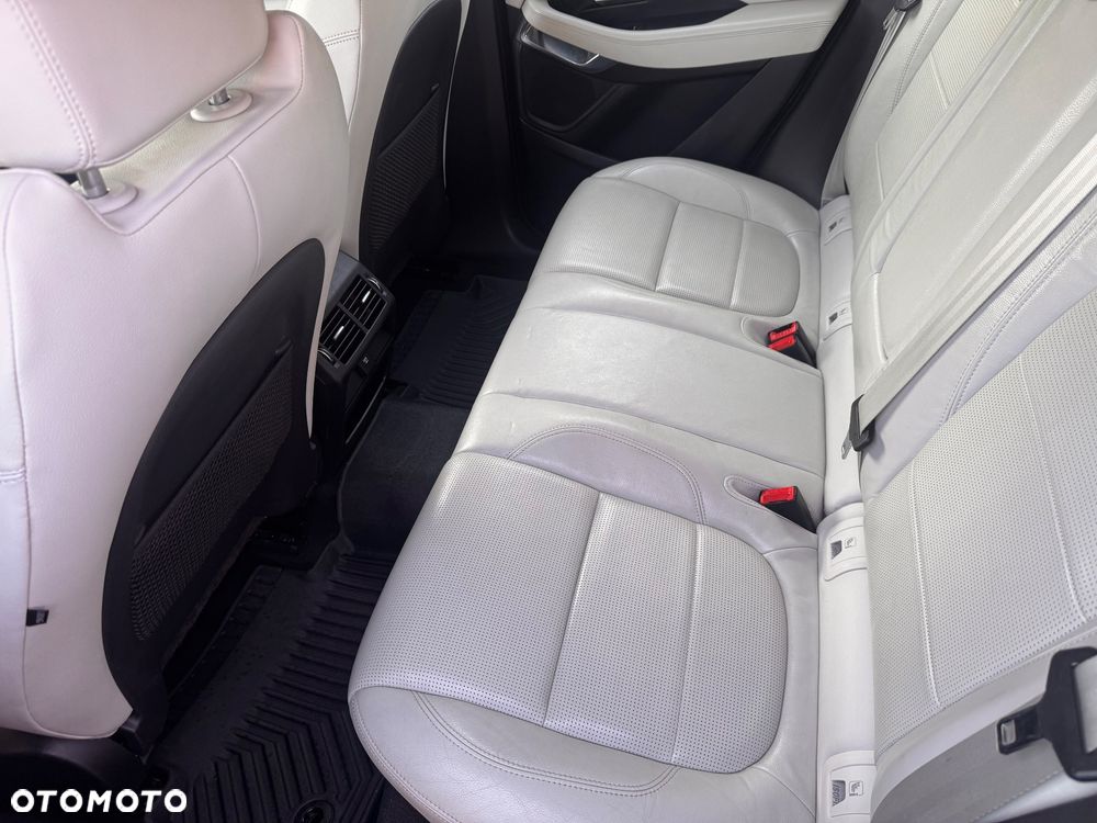Jaguar E-Pace P200 AWD R-Dynamic - 12