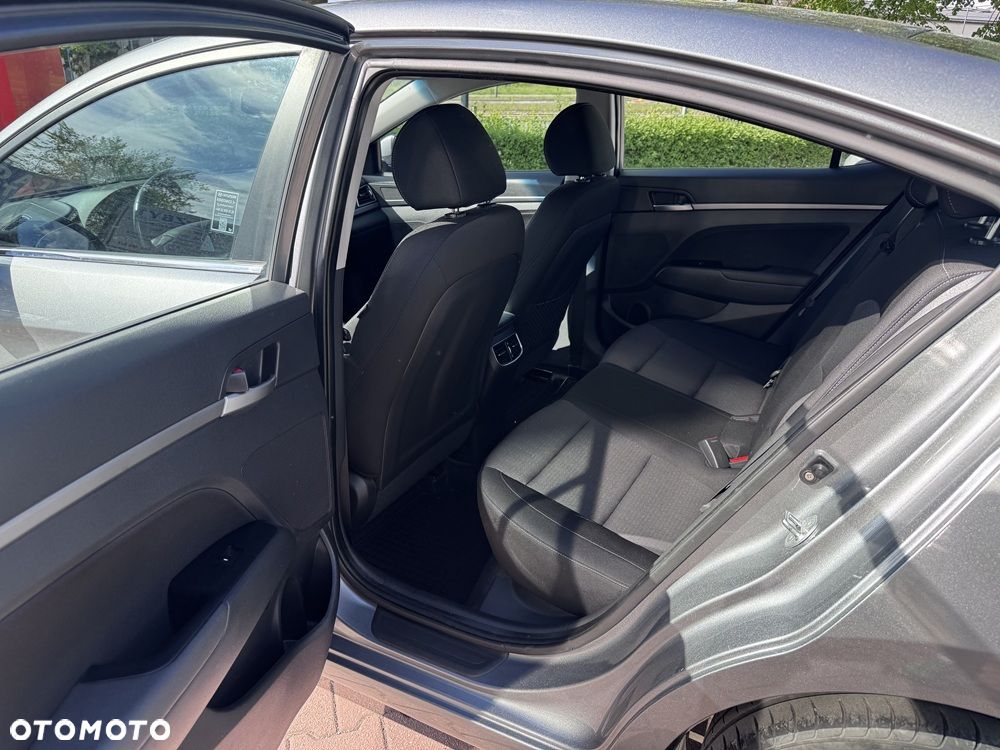 Hyundai Elantra 1.6 Comfort - 17