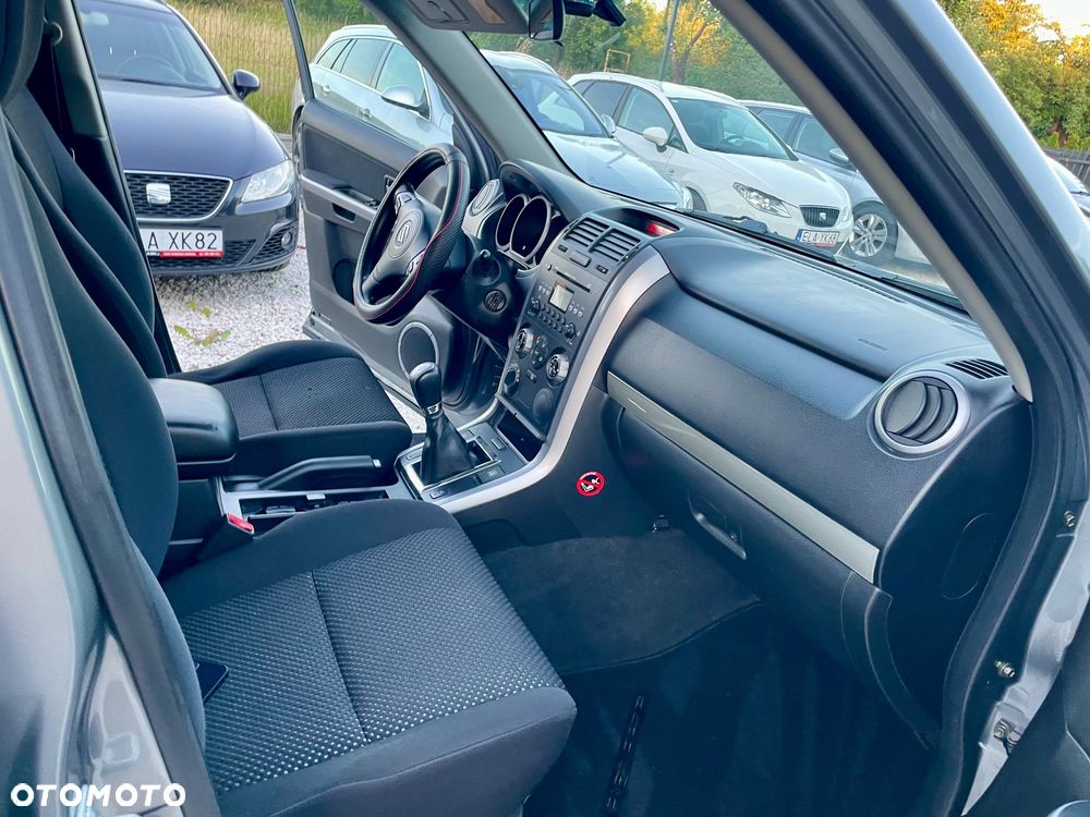 Suzuki Grand Vitara 2.0 Club Family - 40