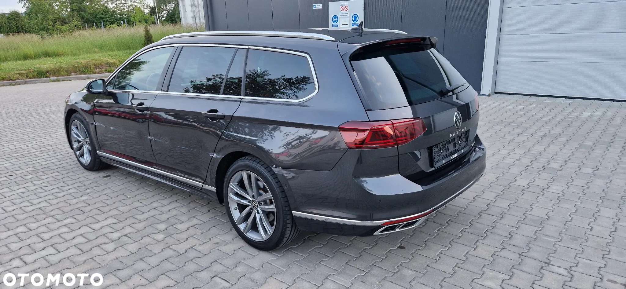 Volkswagen Passat Variant 2.0 TDI SCR DSG 4Motion Business - 3
