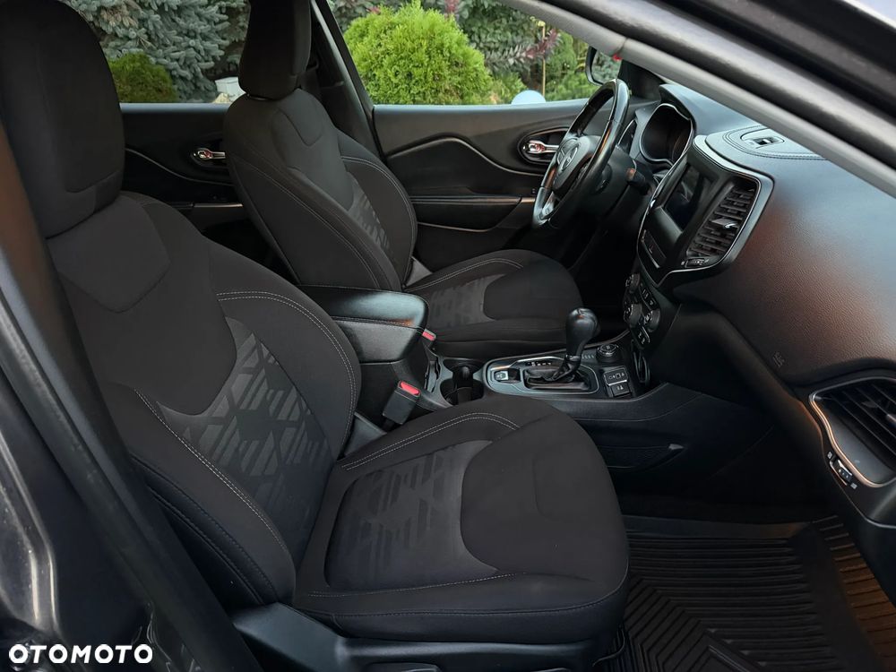 Jeep Cherokee - 19