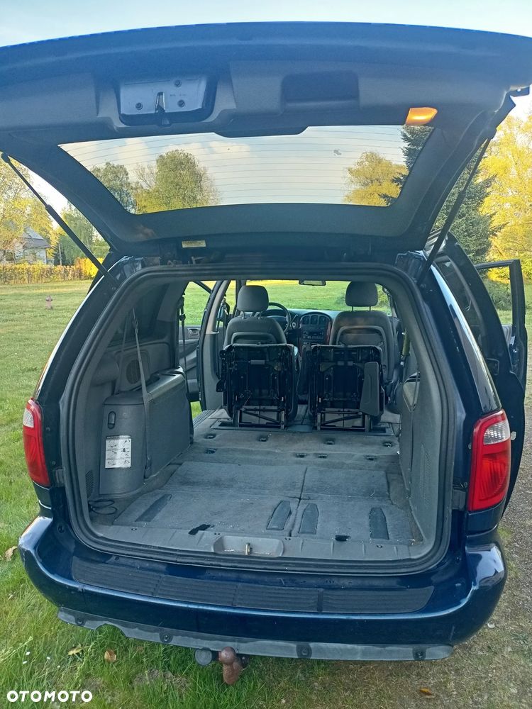 Chrysler Town & Country 3.3L LX - 5