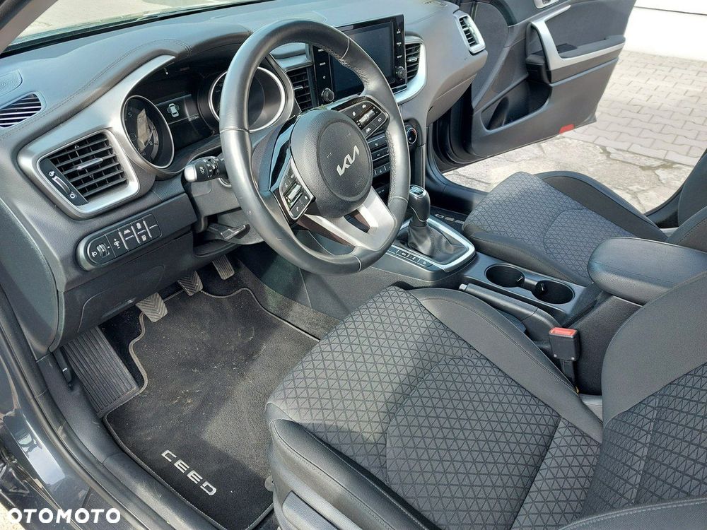 Kia Ceed - 11
