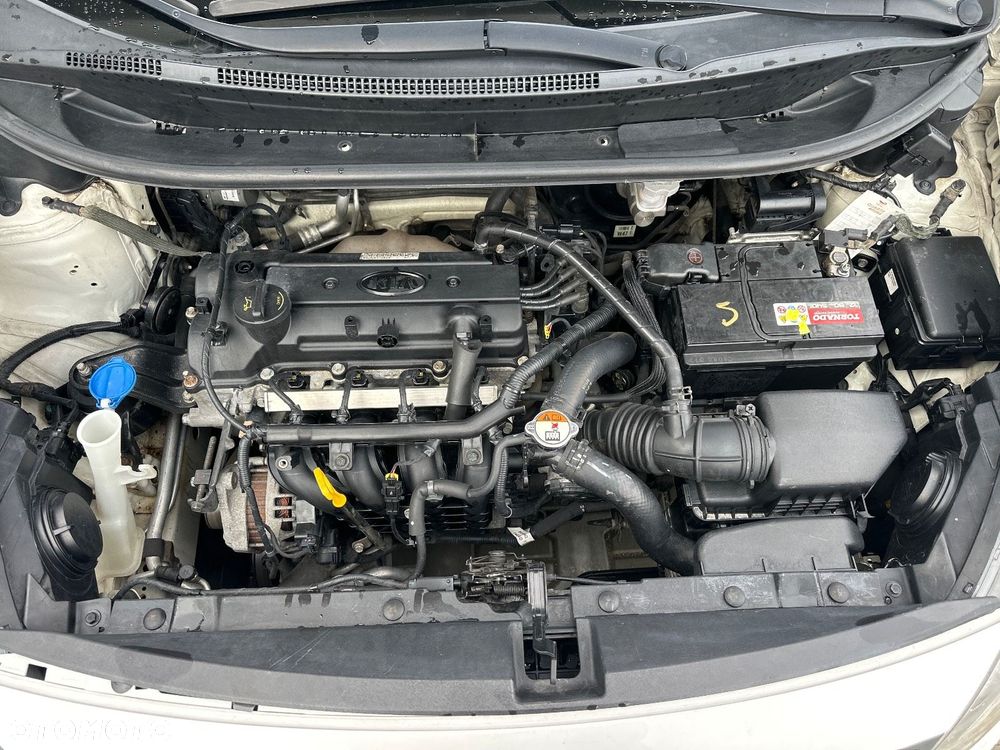 Kia Rio - 10