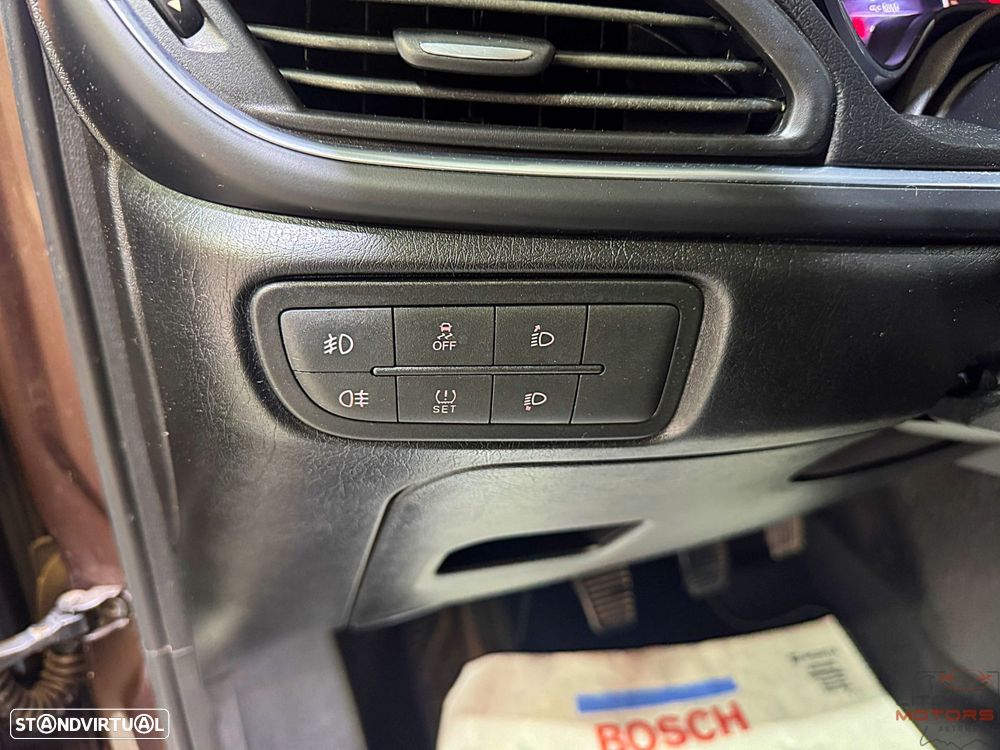 Fiat Tipo Station Wagon 1.3 M-Jet Lounge Tech - 19