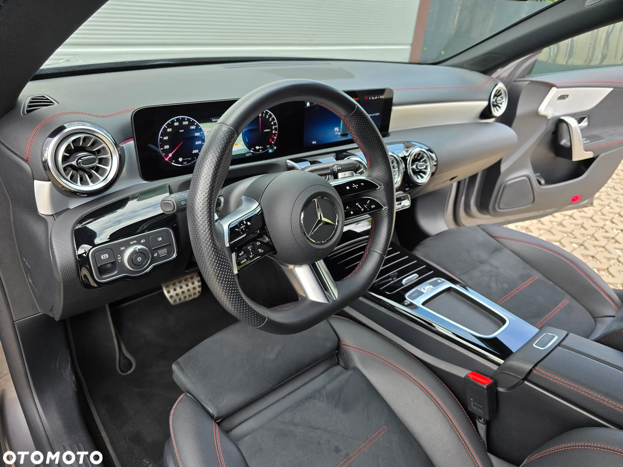 Mercedes-Benz CLA 250 e 8G-DCT AMG Line Advanced Plus - 32