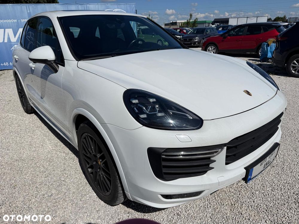 Porsche Cayenne - 4