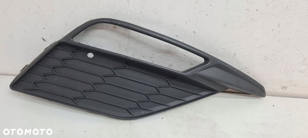 seat leon iii lift 16- kratka zderzaka prawa - 1