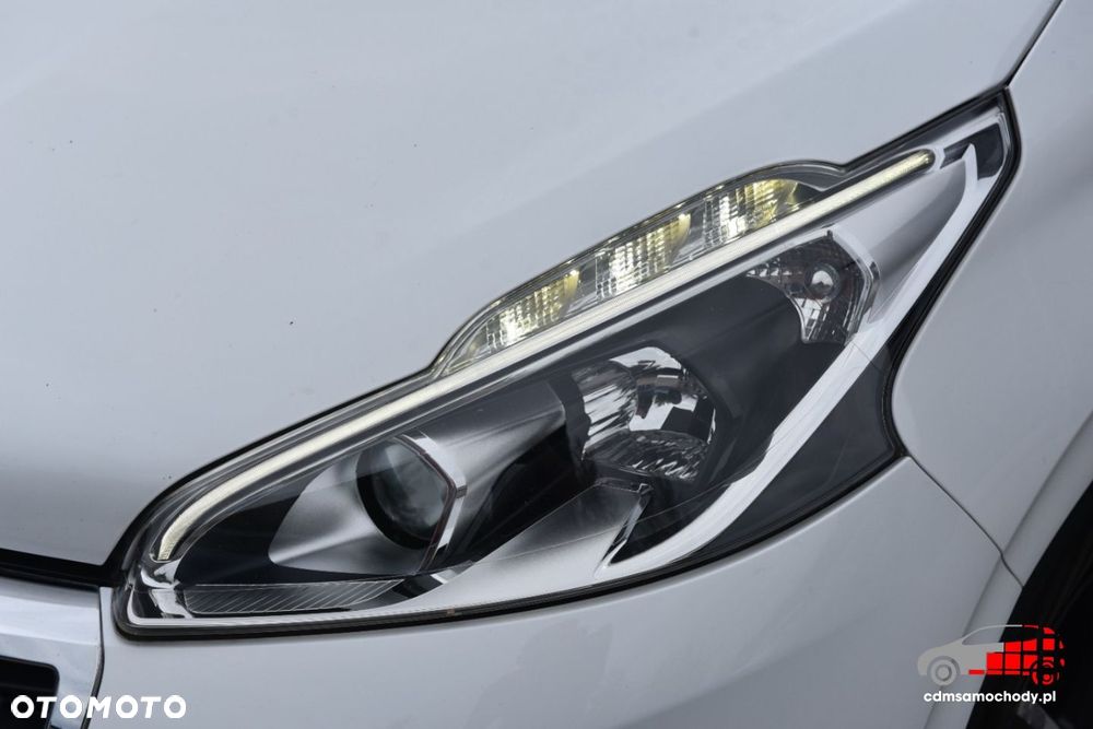 Peugeot 208 - 13