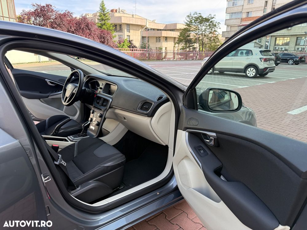 Volvo V40 D2 Powershift Momentum - 14