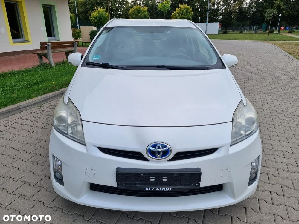 Toyota Prius (Hybrid) Life - 27