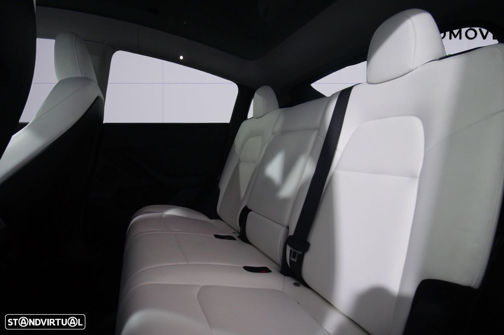 Tesla Model Y - 11