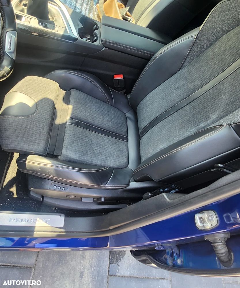 Peugeot 3008 1.5 BlueHDI 130 S&S EAT8 Allure - 28