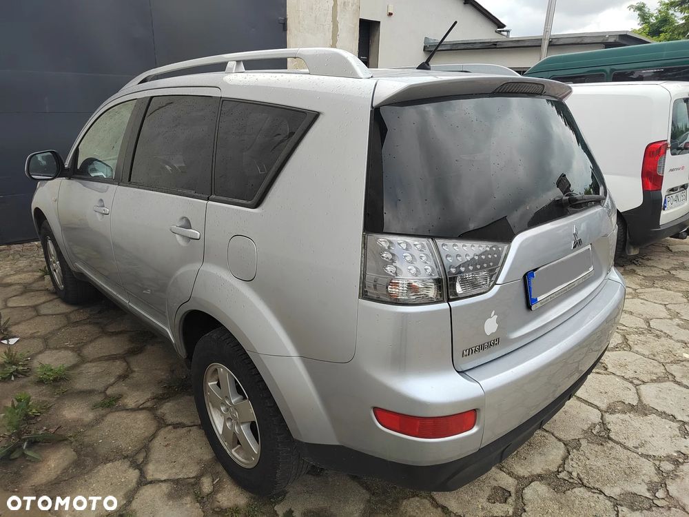 Mitsubishi Outlander 2.4 Invite 2WD - 9