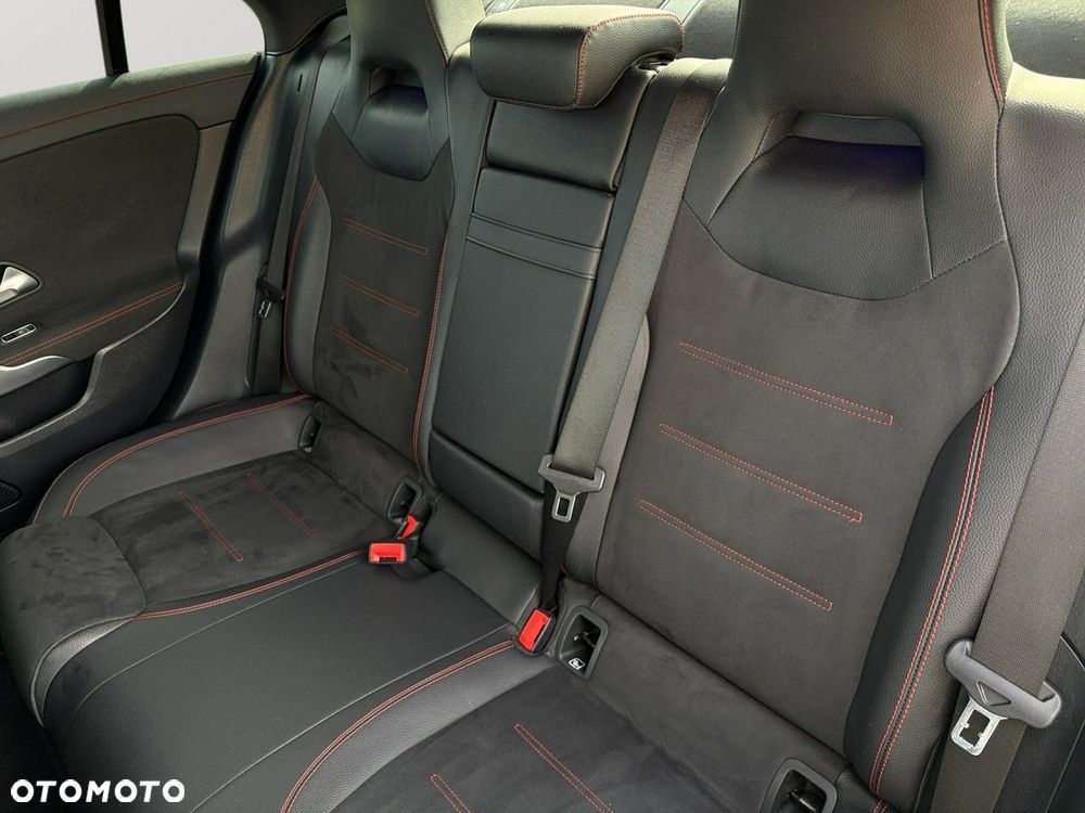 Mercedes-Benz CLA 200 7G-DCT AMG Line - 28