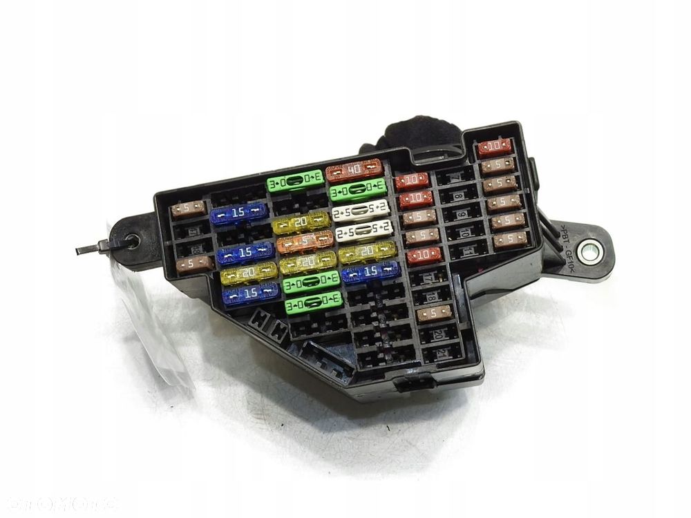 SKRZYNKA BEZPIECZNIKÓW SKODA OCTAVIA II 1.4 TSI - 1