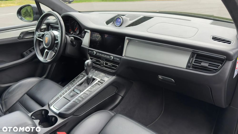 Porsche Macan Turbo - 34