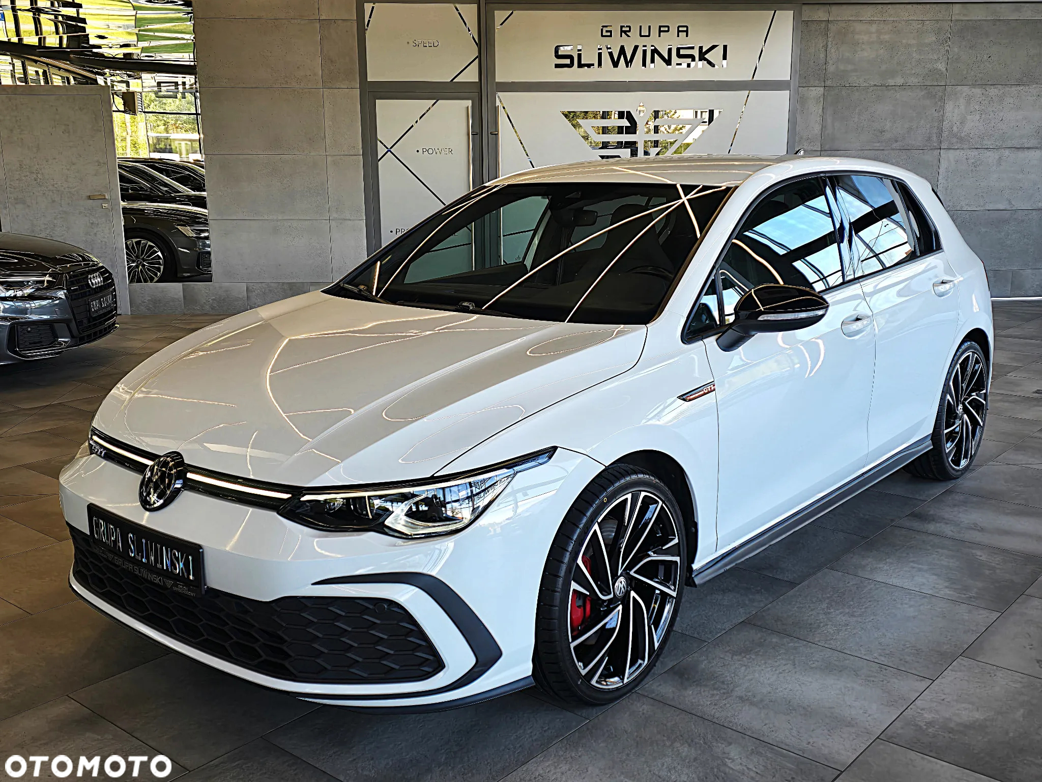 Volkswagen Golf VIII 2.0 TSI GTI DSG - 2